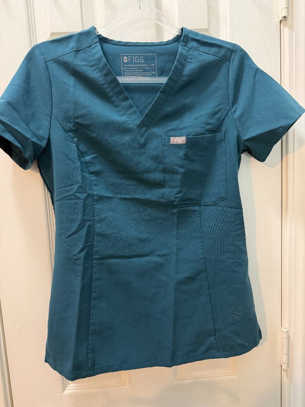 FIGS Scrub top Slim Catarina, Caribbean Blue XS, New, never worn